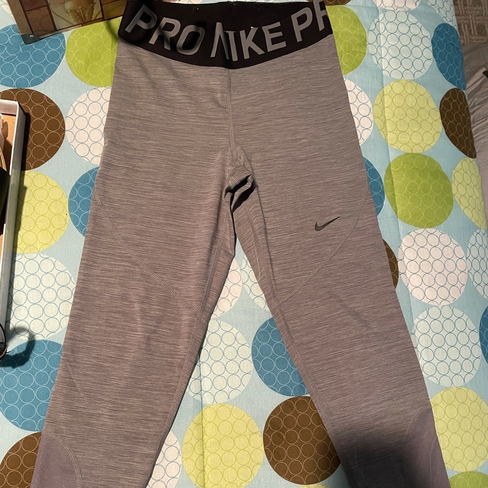 Women’s Nike Pro cropped leggings size small